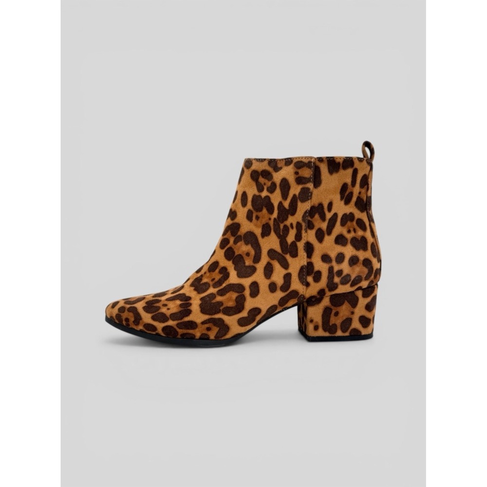 A New Day Valerie Microsuede City Ankle Bootie Leopard 7 Block Heel Statement - Picture 1 of 13